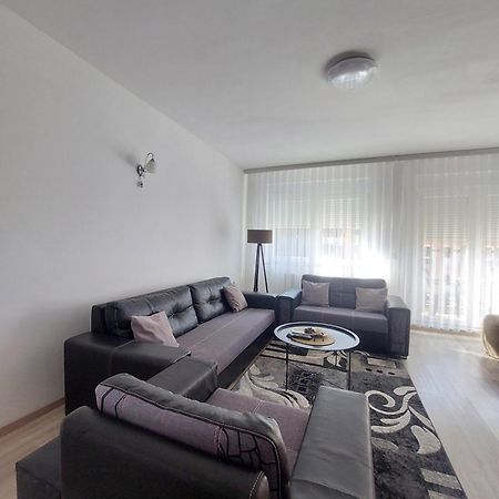 Private Apartments Prishtina プリシュティナ エクステリア 写真